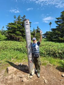 ７月２５日午前１０時、苗場山登頂しました